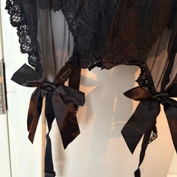 Leg Avenue Elegant Black Lace Bustier - Picture 3 of 5